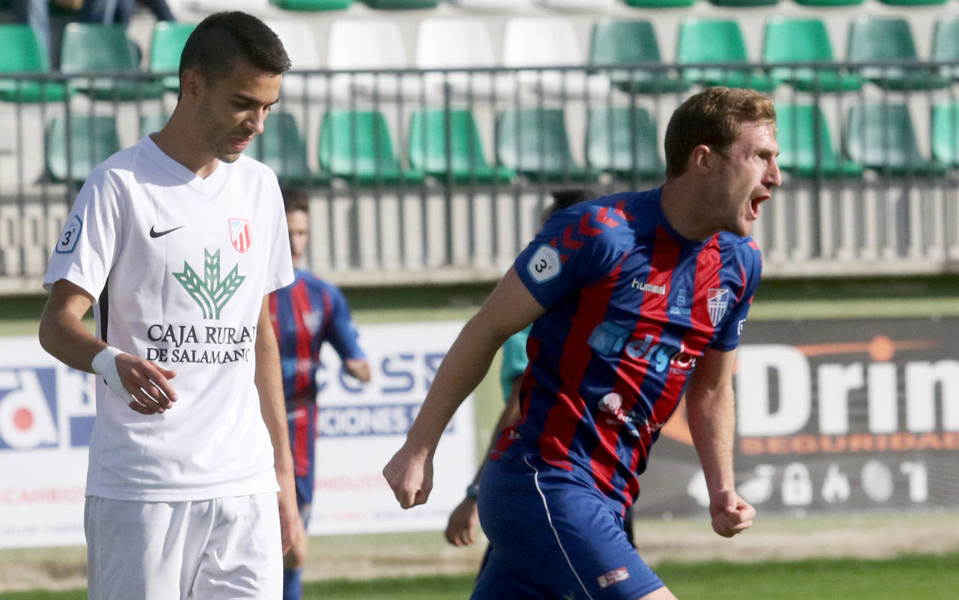 Encuentro entre la Gimnástica Segoviana y el Santa Marta.