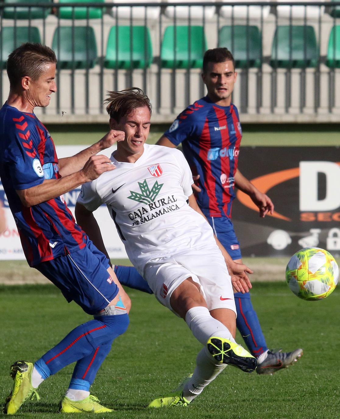 Encuentro entre la Gimnástica Segoviana y el Santa Marta.