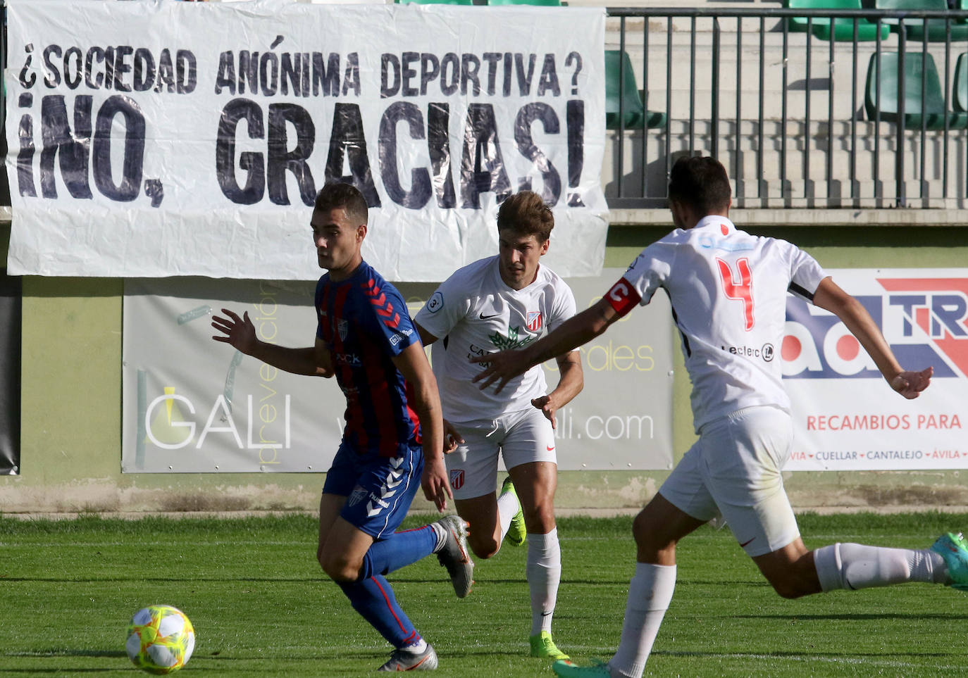 Encuentro entre la Gimnástica Segoviana y el Santa Marta.
