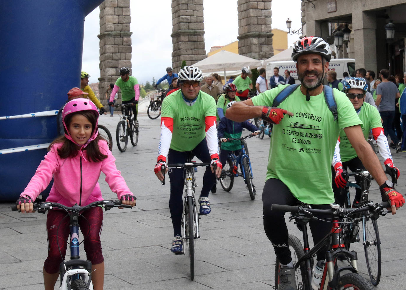 Fotos: Marcha ciclista organizada por la Asociacion contra el Alzheimer de Segovia
