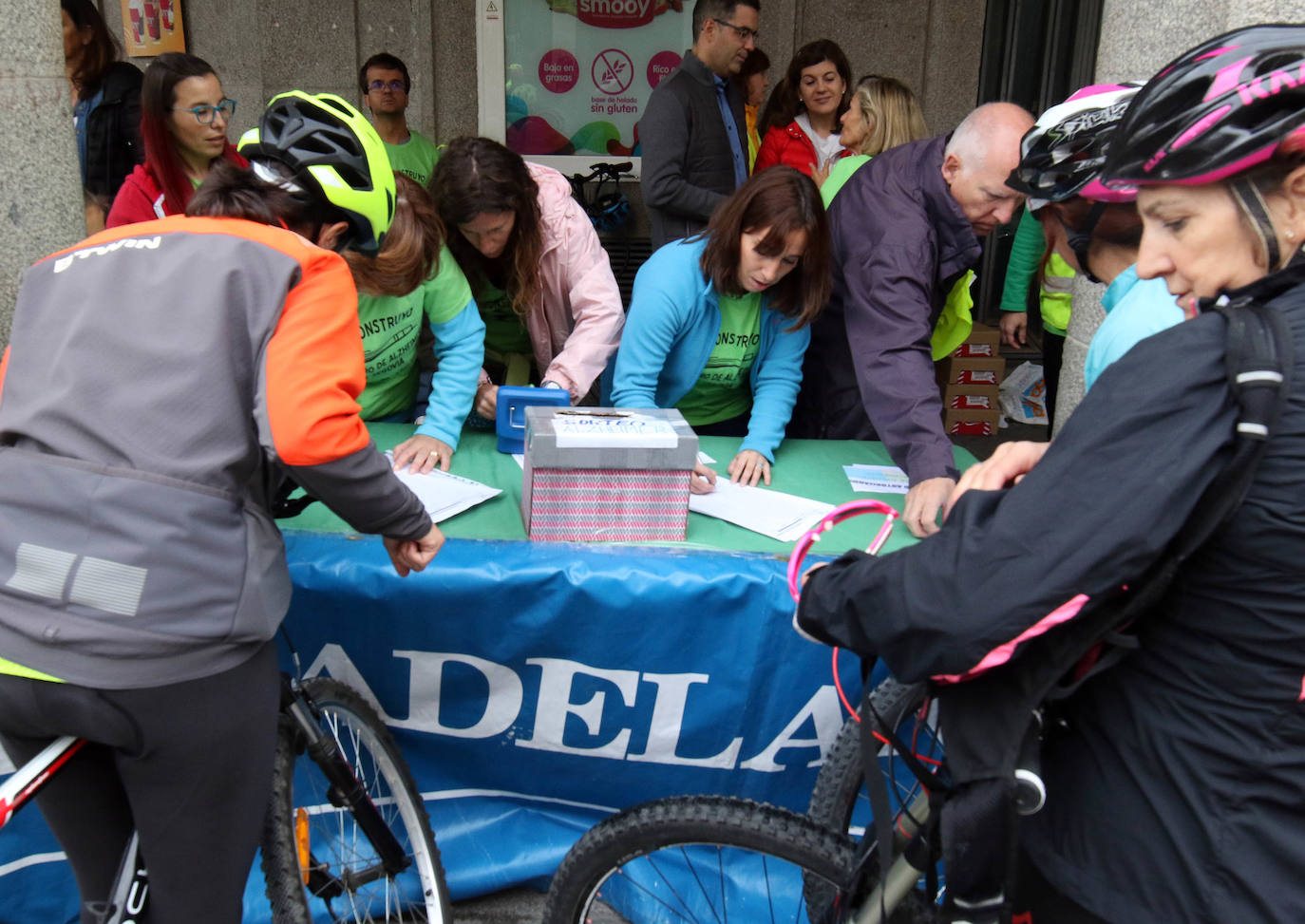 Fotos: Marcha ciclista organizada por la Asociacion contra el Alzheimer de Segovia