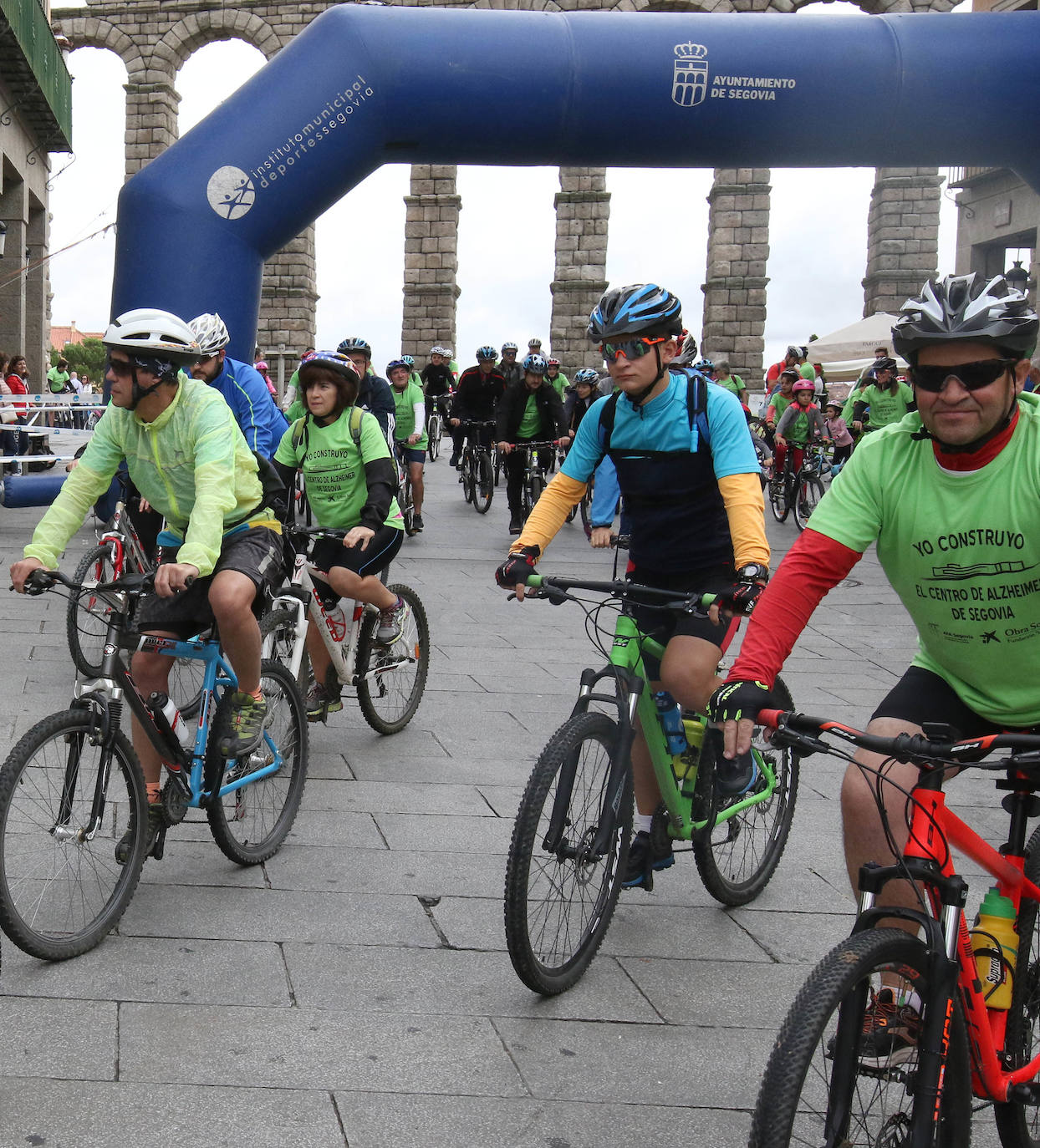 Fotos: Marcha ciclista organizada por la Asociacion contra el Alzheimer de Segovia