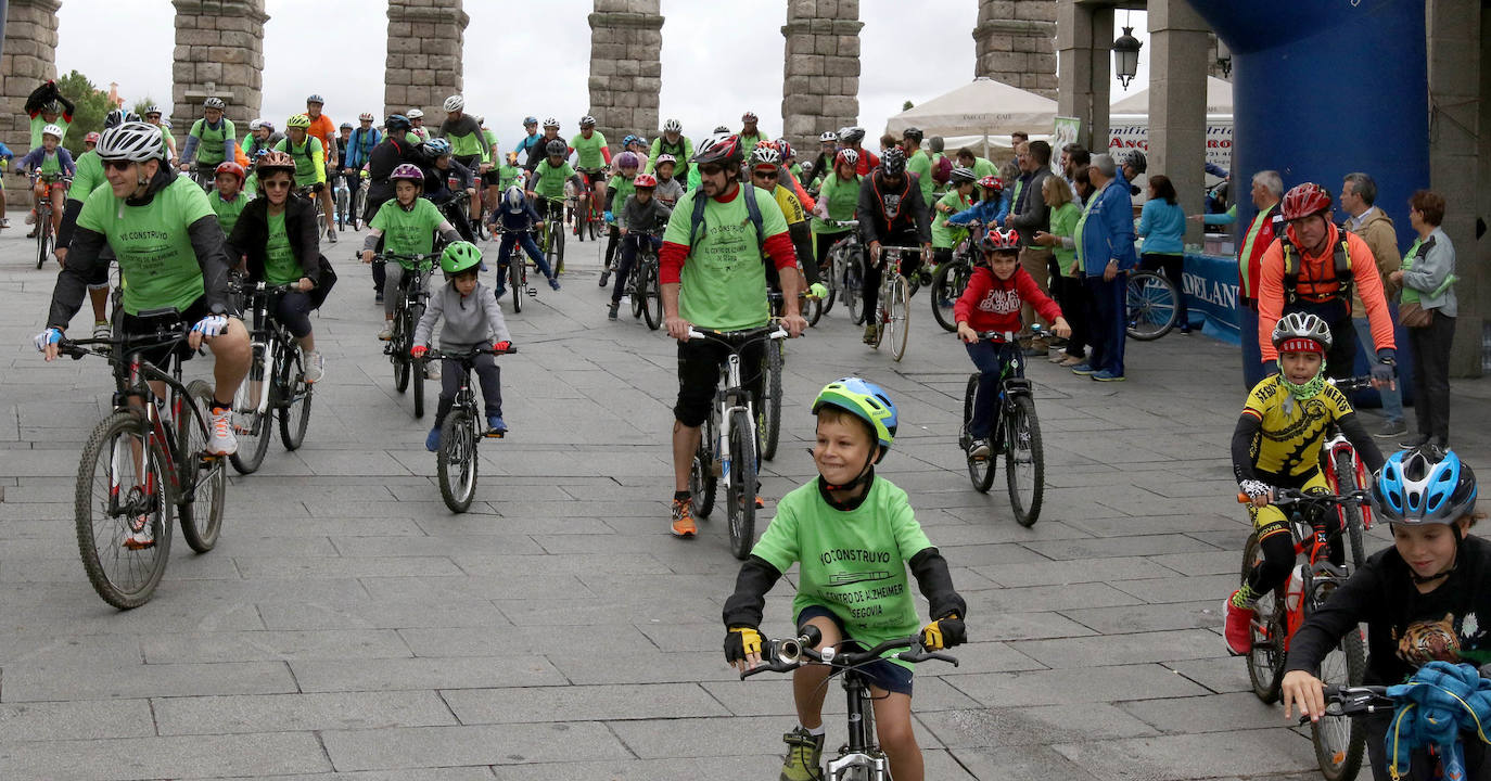 Fotos: Marcha ciclista organizada por la Asociacion contra el Alzheimer de Segovia