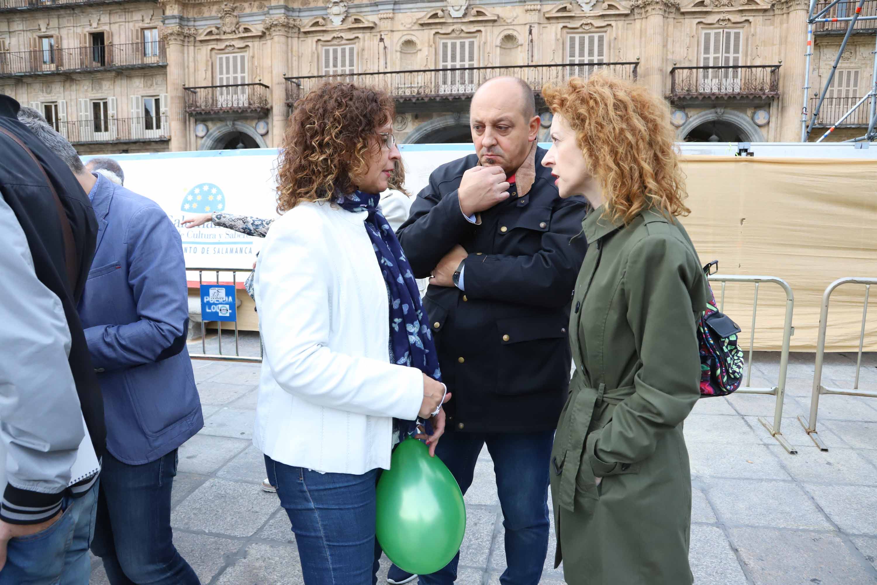 Fotos: Suelta de globos con motivo del Día Mundial del Alzheimer en Salamanca