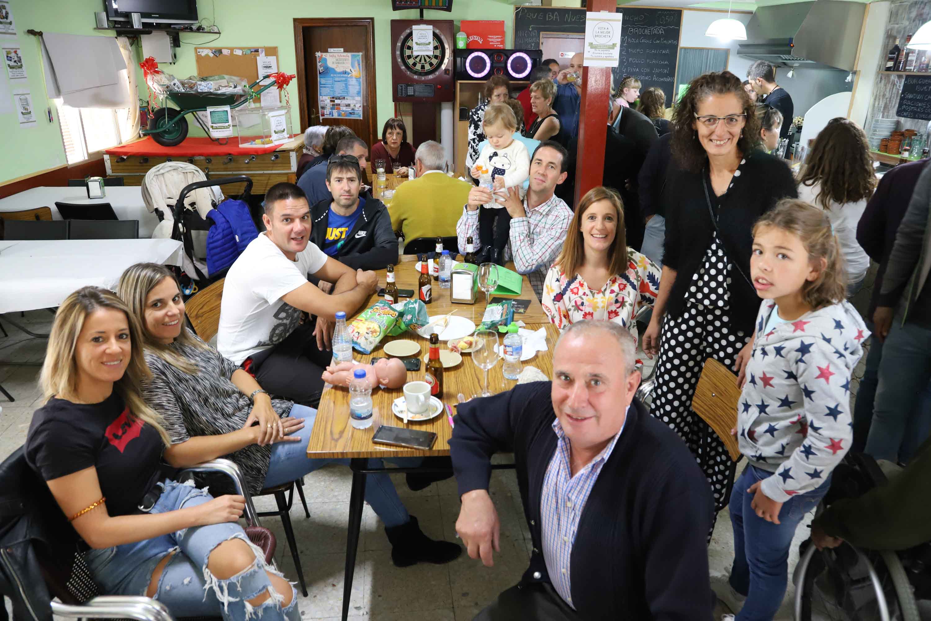 Última jornada festiva en Valdefuentes de Sangusín con degustación y comida popular.