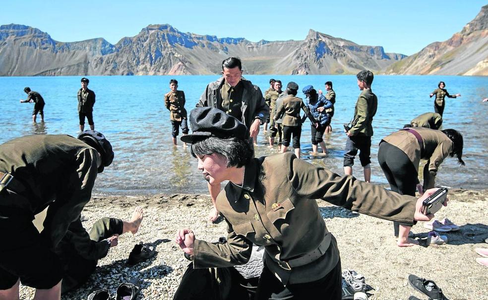 Estudiantes norcoreanos, en un campamento.
