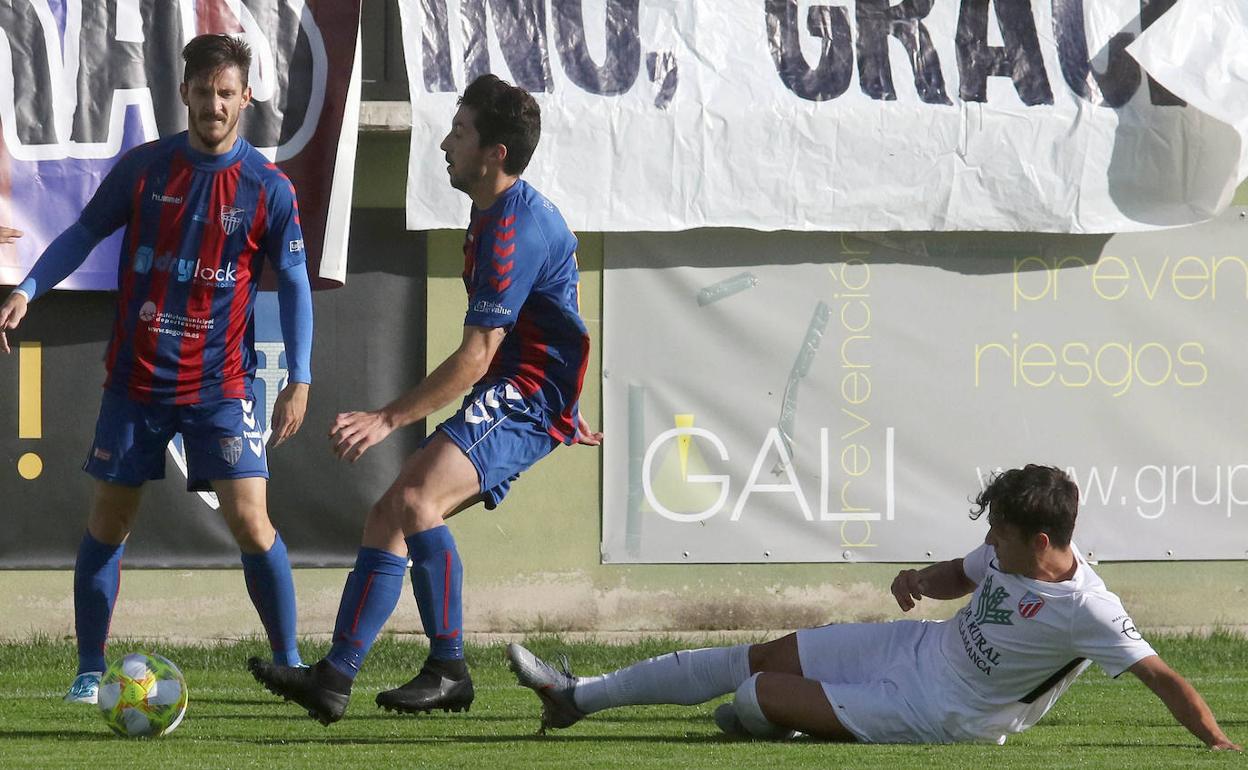 Viti y Adrián, en un momento del partido frente al Santa Marta.