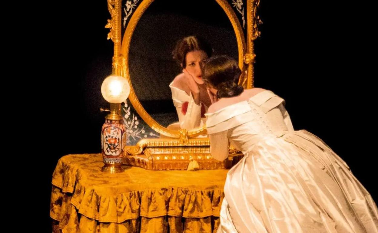 Imagen promocional del montaje de 'La Traviata' en la Ópera de París.