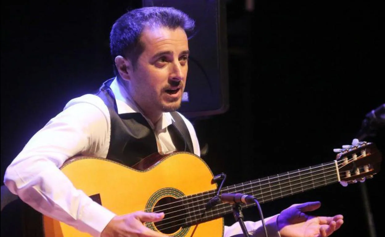 El guitarrista Raúl Olivar. 