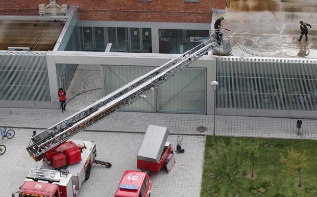 Imagen principal - El centro cultural de la antigua cárcel de Palencia hace aguas