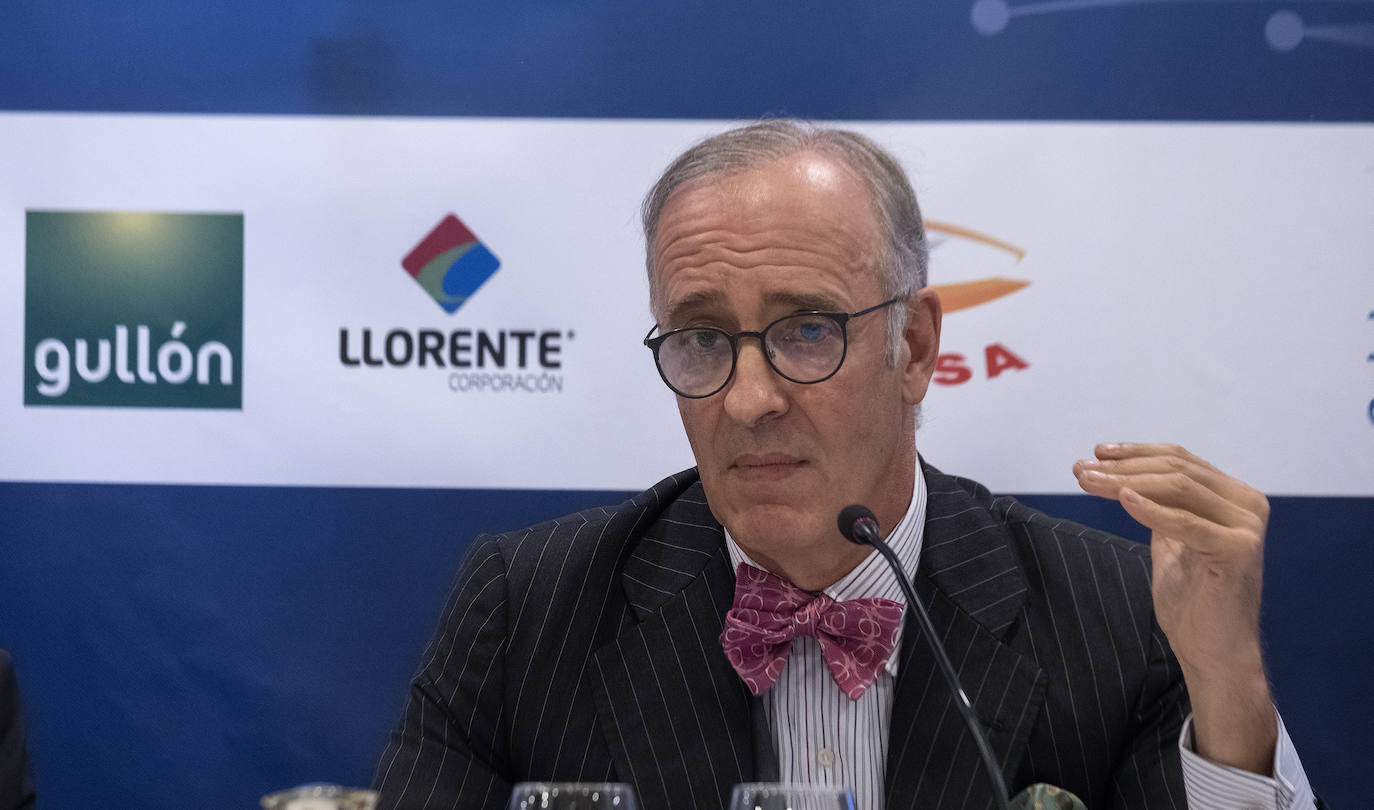 El economista y consultor Lorenzo Bernaldo Quirós esta mañana, durante su intervención en el Foro Económico de El Norte.