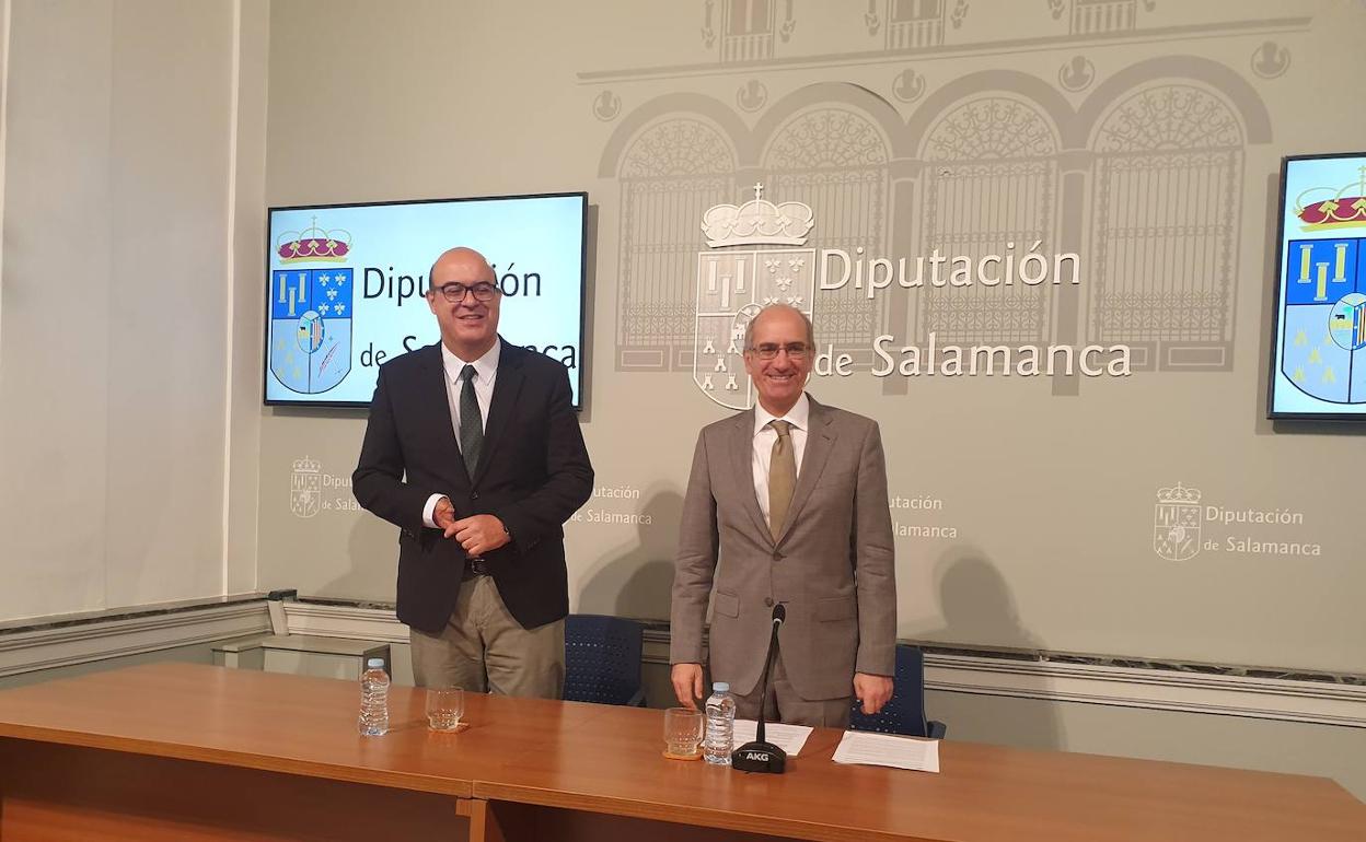 Carlos García Sierra y Javier Iglesias presentaron ayer el II Plan de Carreteras Municipales. 