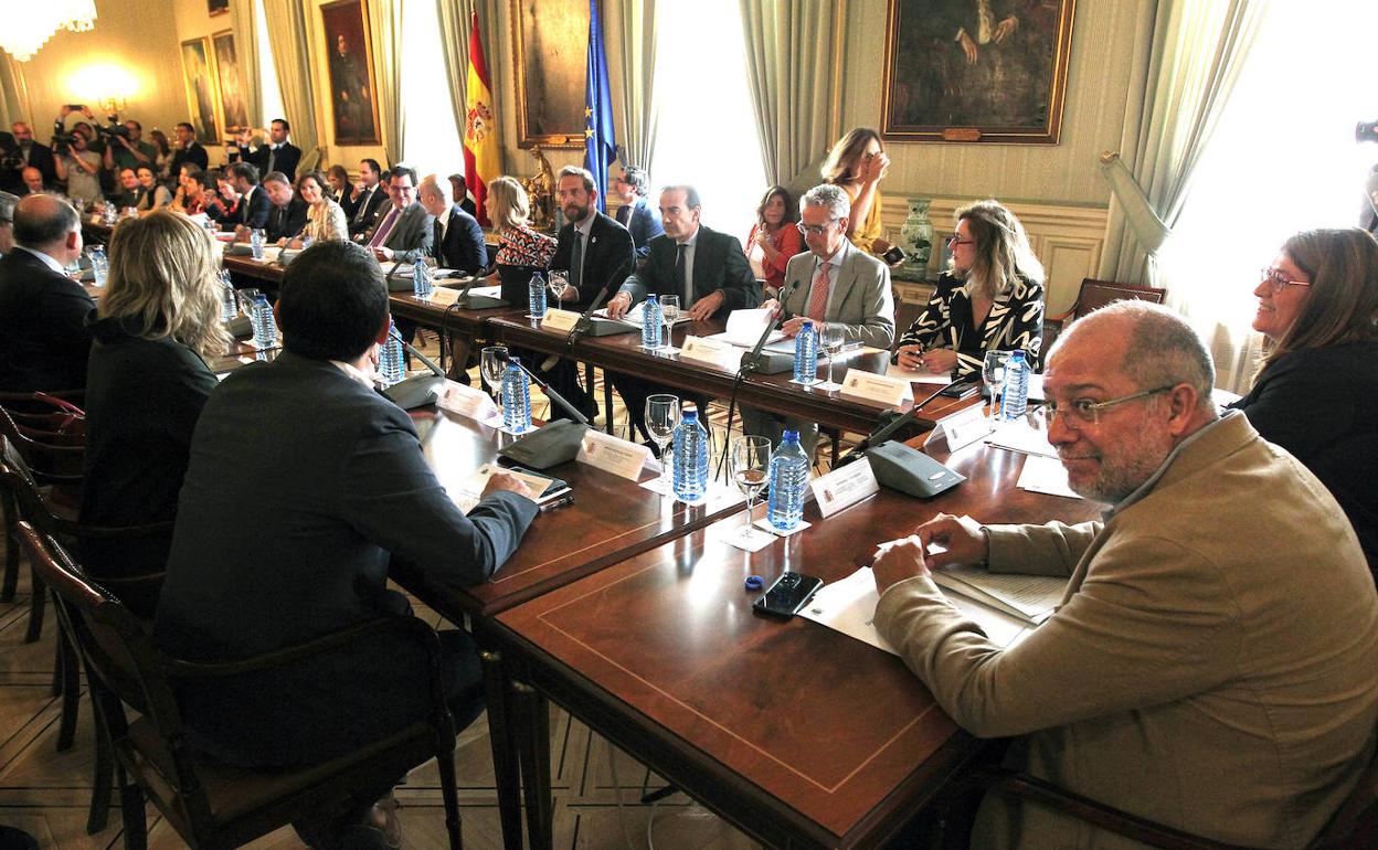 El vicepresidente de la Junta, Francisco Igea, durante la Conferencia para Asuntos Relacionados con la Unión Europea (CARUE) convocada para hablar del Brexit. 