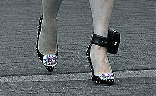 El dispositivo GPS en el tobillo de Wanzhou. 