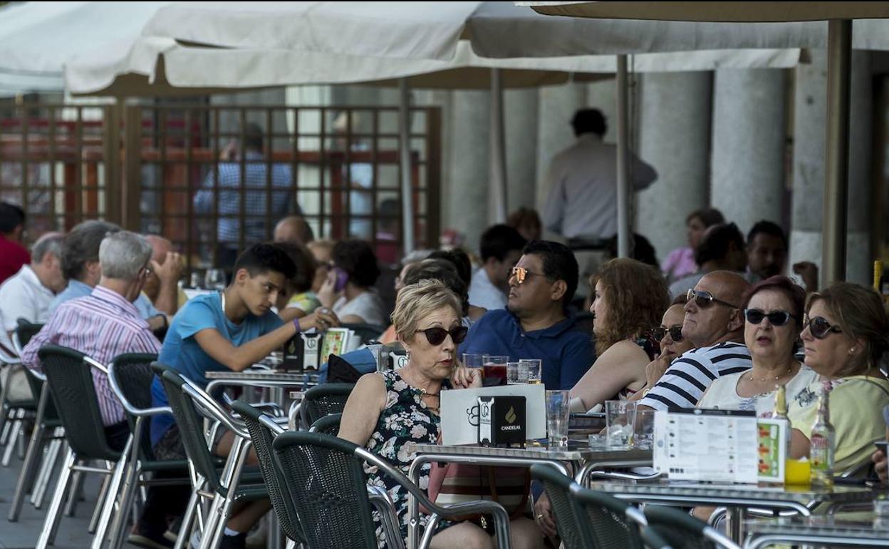 Terrazas llenas en la Plaza Mayor de Valladolid a finales del mes de septiembre del año pasado. 