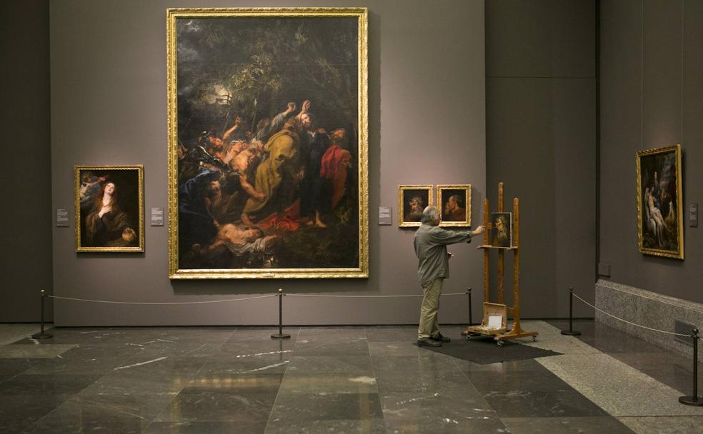 Un copista en una de las salas del Museo del Prado.