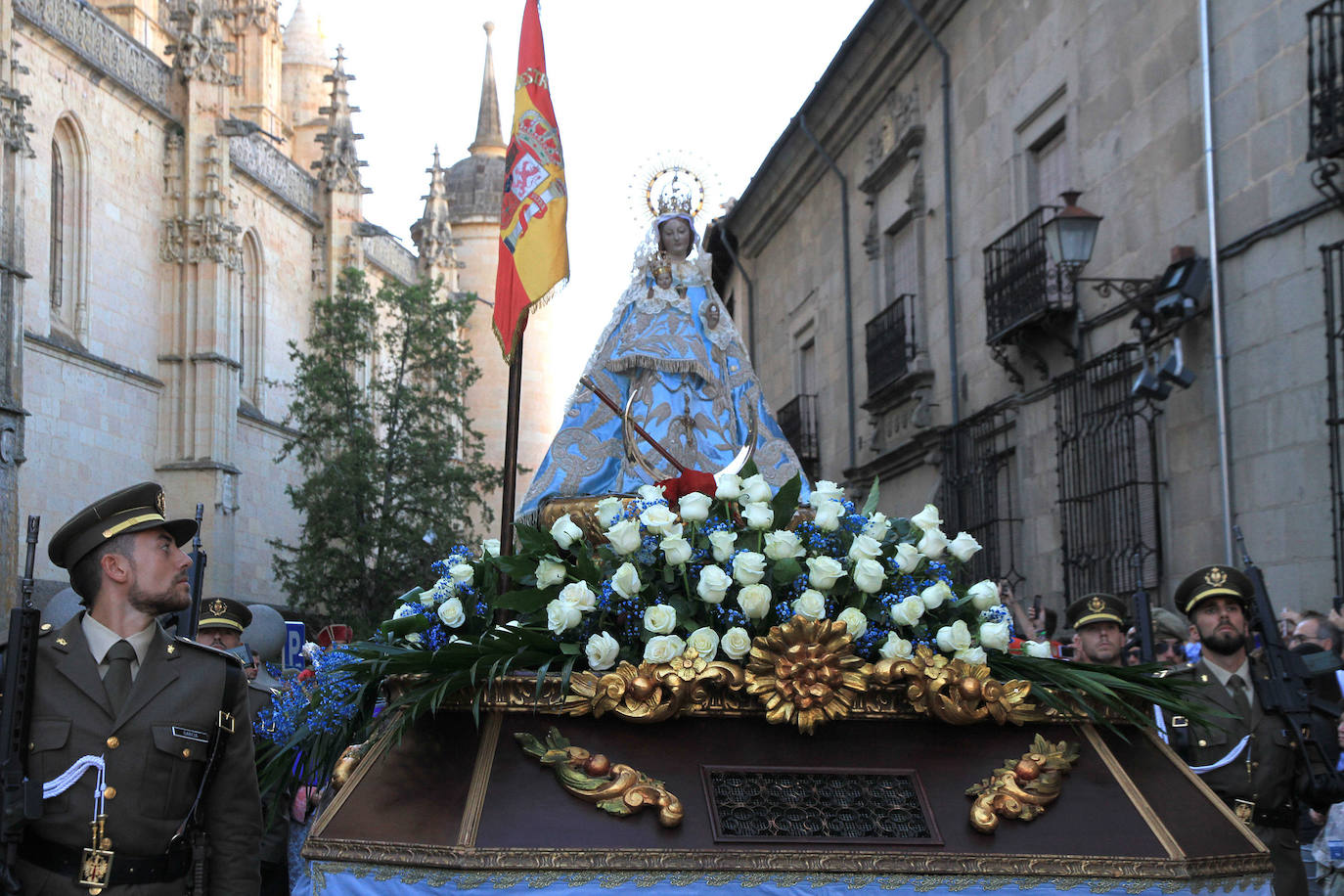 Finaliza la solemne novena de la patrona de Segovia, que ha sido acompañada por miles de segovianos en el traslado desde la Catedral