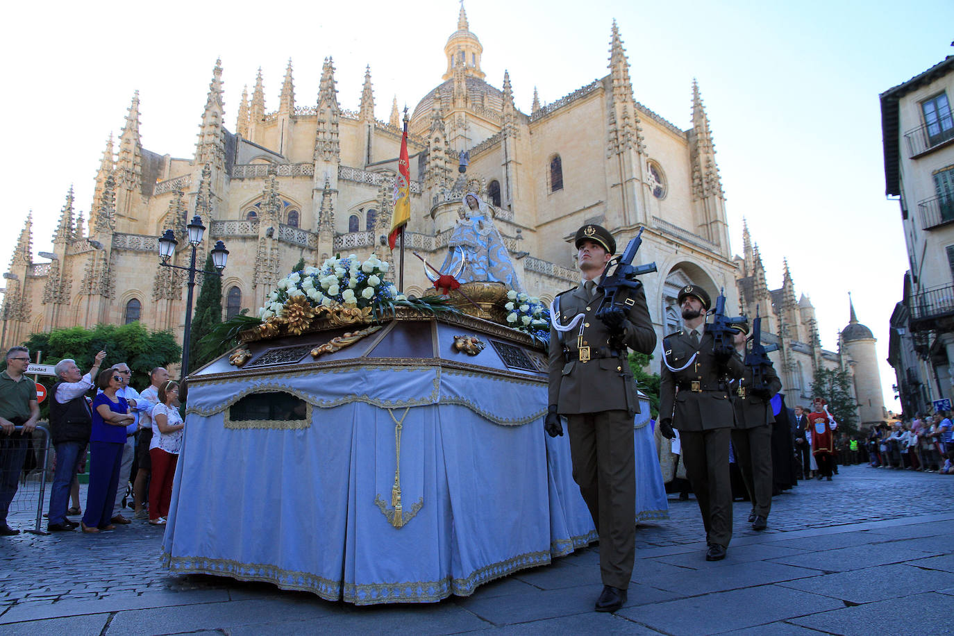 Finaliza la solemne novena de la patrona de Segovia, que ha sido acompañada por miles de segovianos en el traslado desde la Catedral