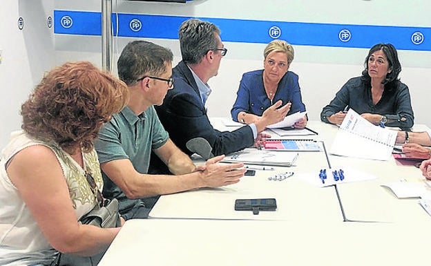 Reunión entre parlamentarios del PP y el sindicato. 