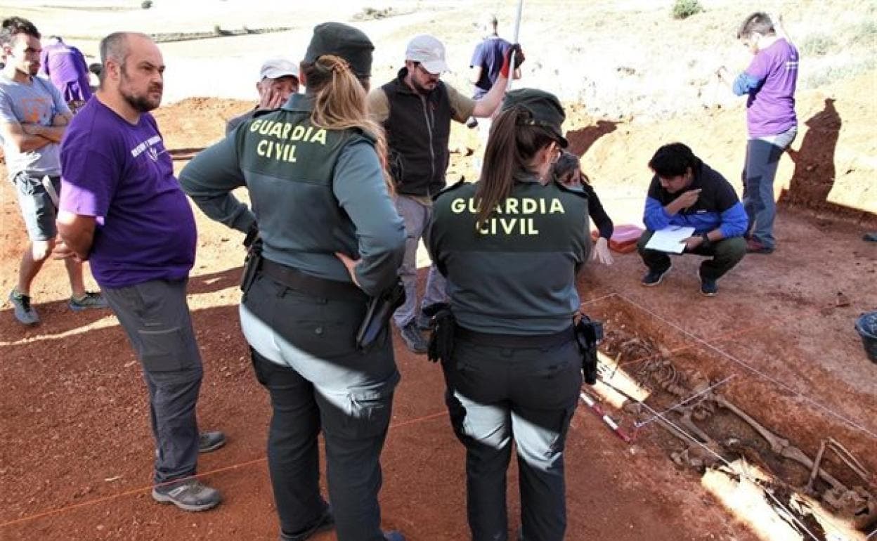 Exhumadas cuatro personas en La Riba de Escalote con presencia de Guardia Civil
