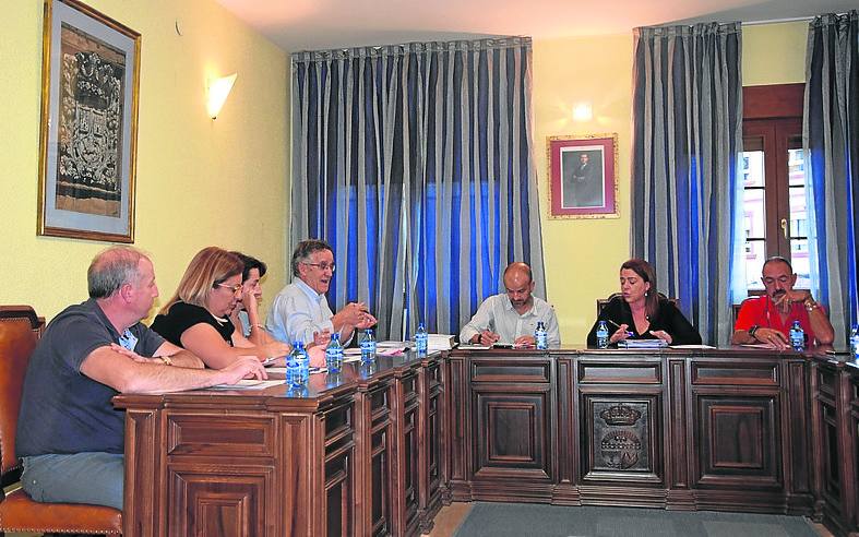 Gonzalo Pérez interviene en el pleno de Velilla.
