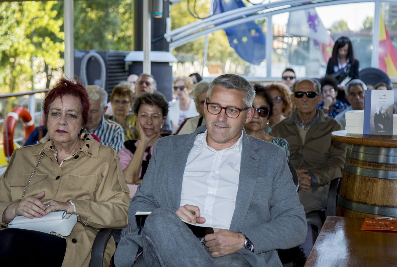 El encuentro tuvo lugar a bordo del barco La Leyenda del Pisuerga, en su cubierta superior, en un acto bautizado bajo el lema 'Cinco horas (y algo más) con Menchu'