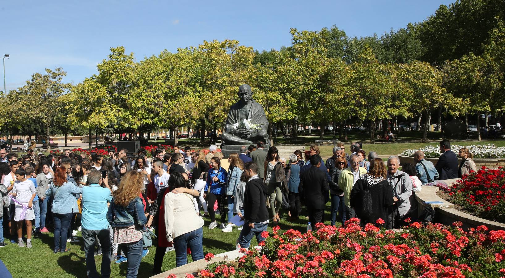 La ciudad se suma hoy miércoles a las celebraciones por el 150 aniversario del nacimiento de Mahatma Gandhi con conciertos, conferencias, danza y hasta un concurso de discursos