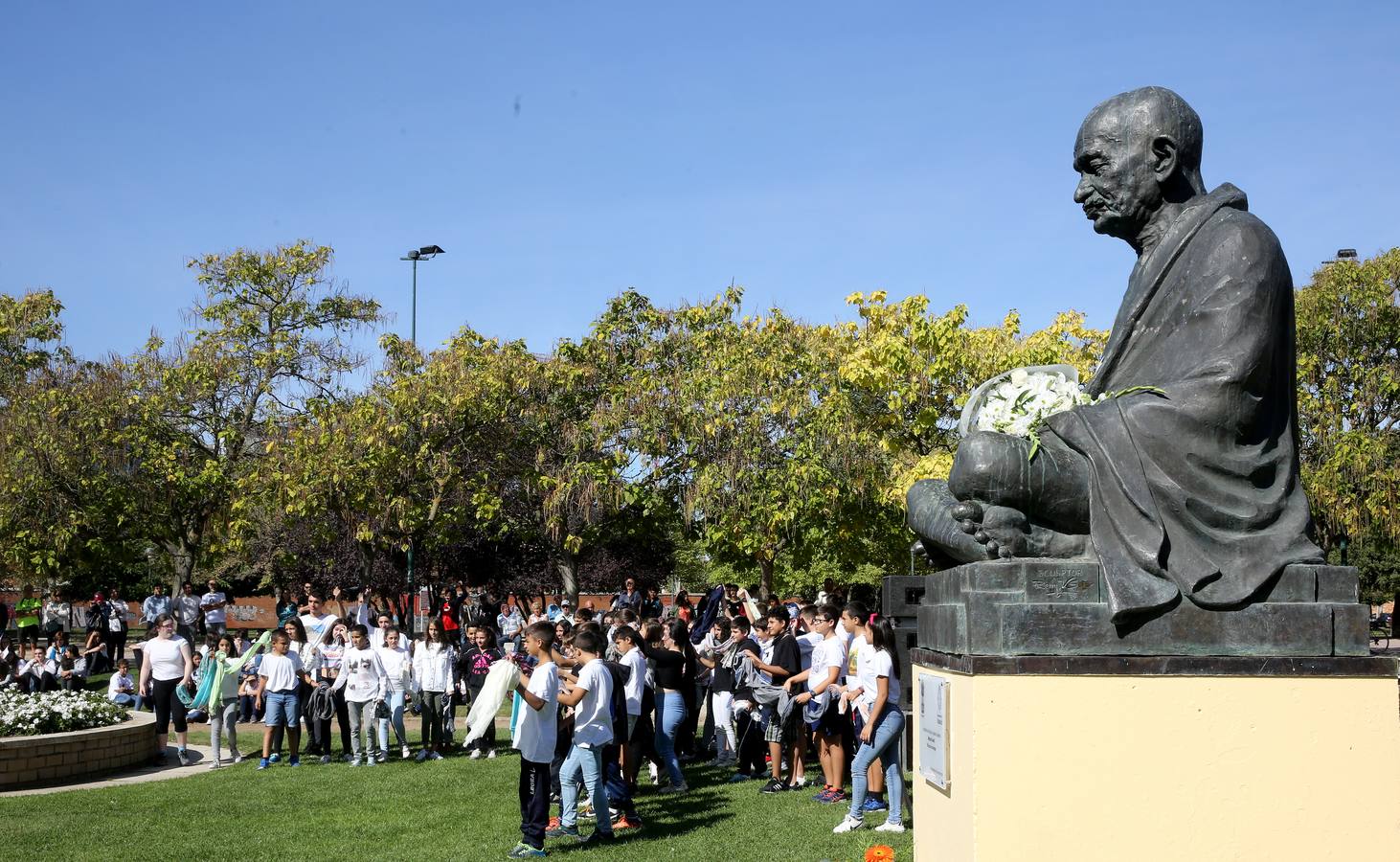 La ciudad se suma hoy miércoles a las celebraciones por el 150 aniversario del nacimiento de Mahatma Gandhi con conciertos, conferencias, danza y hasta un concurso de discursos