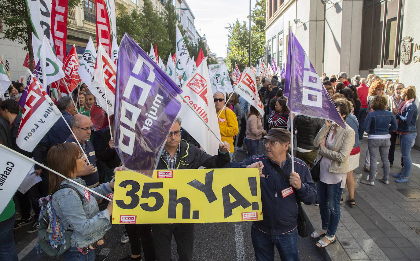 Protesta por las 35 horas en la Junta. 