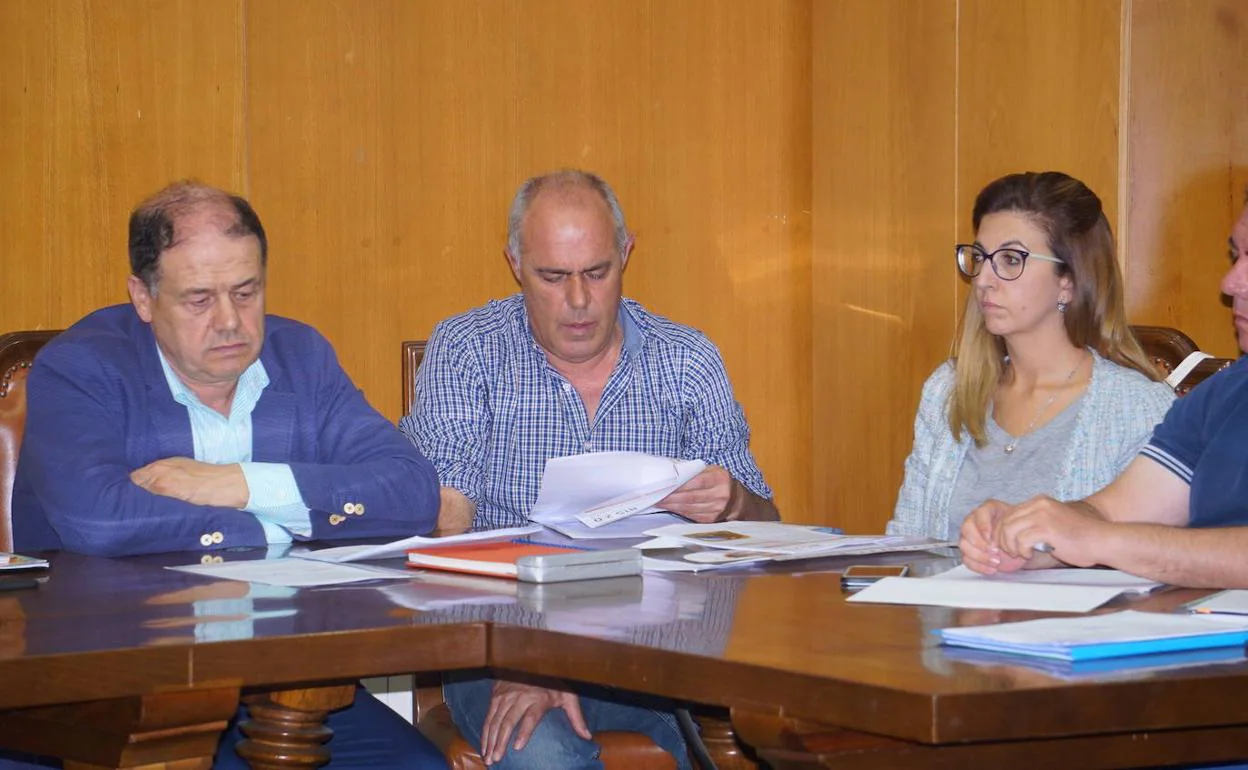 Los tres concejales de Santovenia de Pisuerga que han pasado a ser no adscritos tras su expulsión del PSOE. 