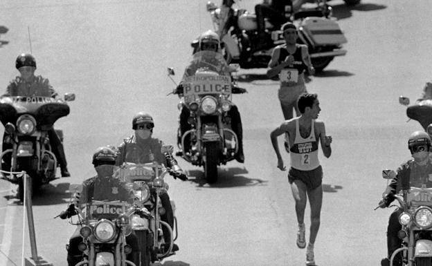 Imagen de Salazar y Beardsley en el Maratón de Boston de 1982 que se denominó Duelo al sol. 
