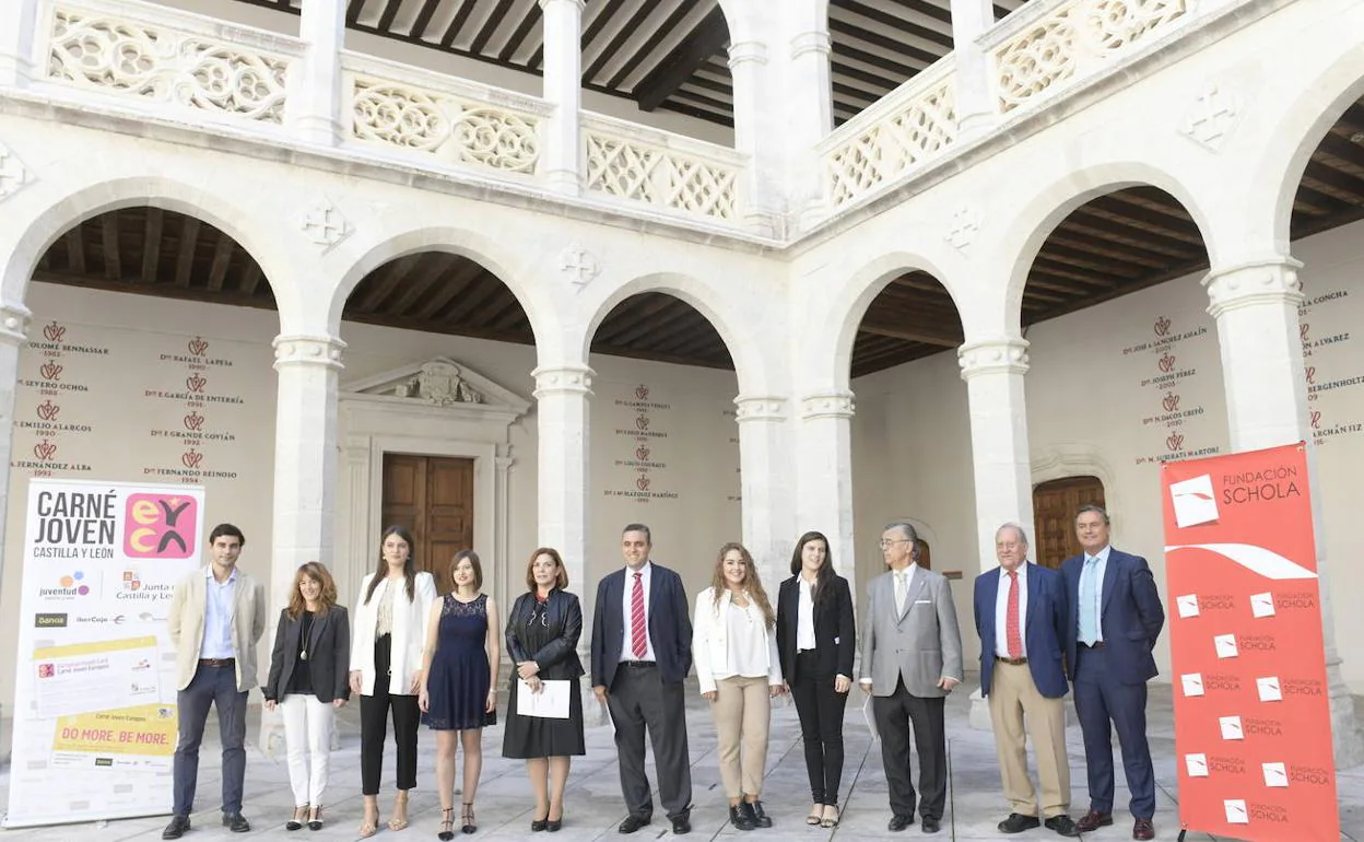 De izquierda a derecha: José María Eiros, Eva Morón, Andrea Fernández, Beatriz Fernández, María Ángeles Sobaler, Fernando Gutiérrez, Mónica Simón, Susana Bartolomé, José Ramón Echevarría, Ramón Mateo y Luis Ortiz. 