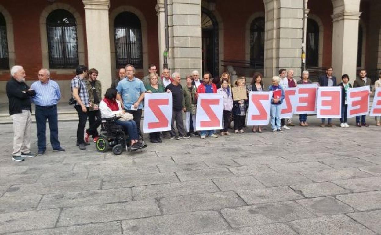 Concentración a las puertas del Ayuntamiento de Zamora. 