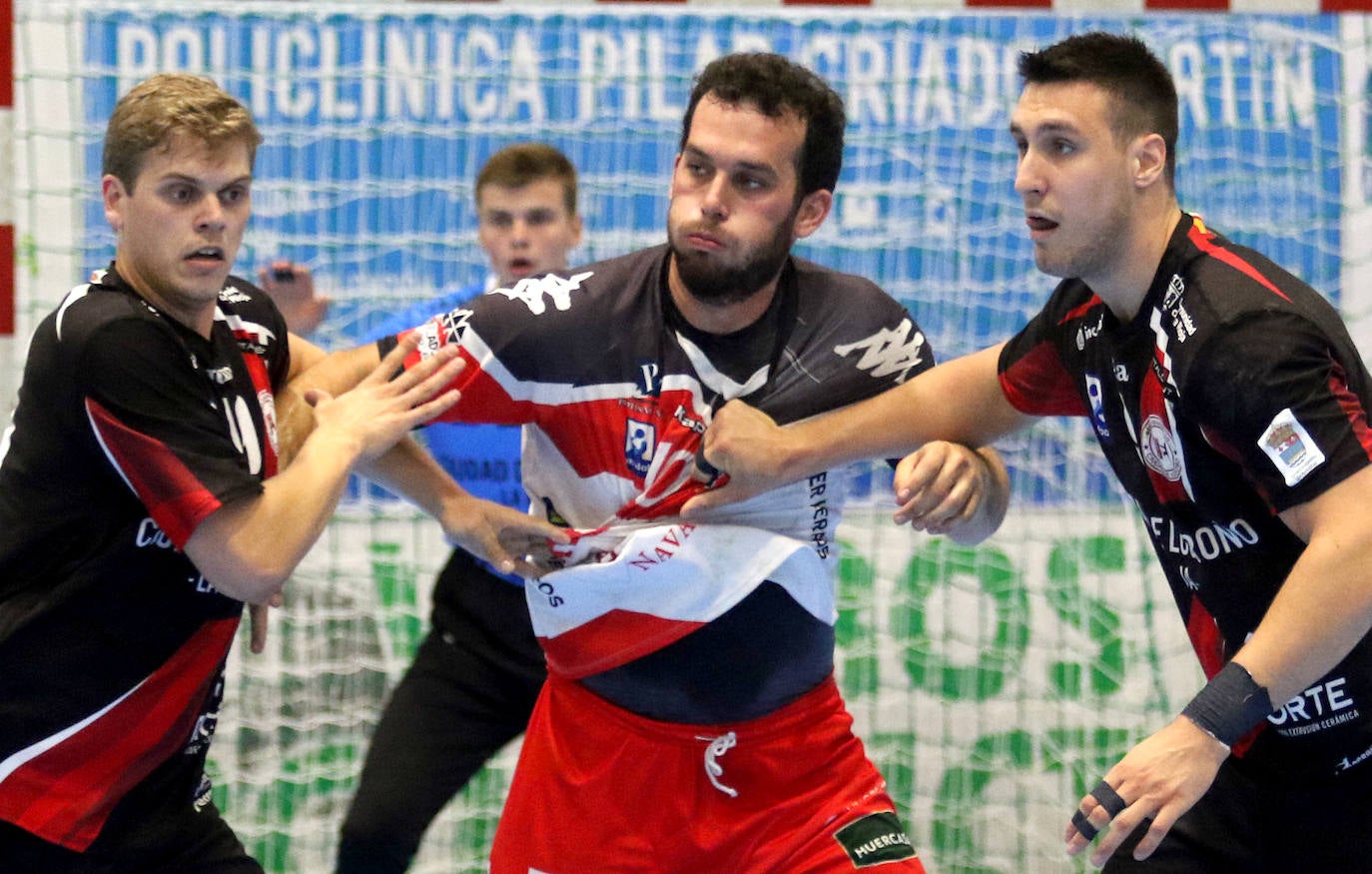 Partido entre el Balonmano Nava y el Logroño 