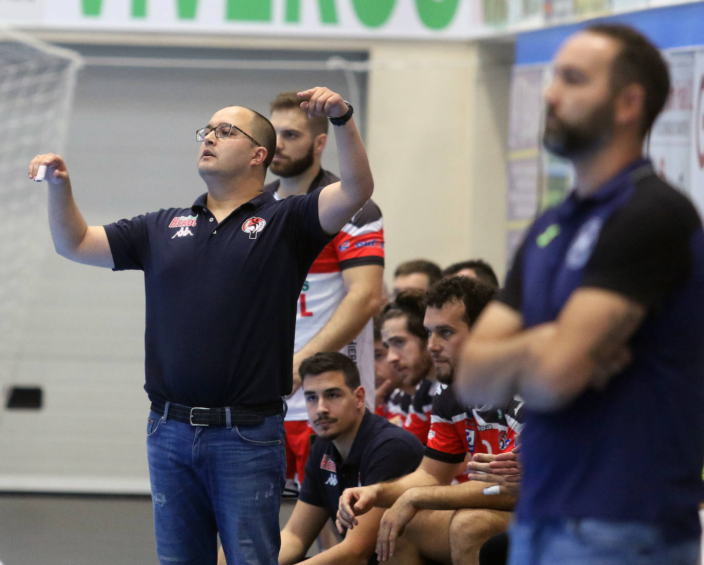Partido entre el Balonmano Nava y el Logroño 