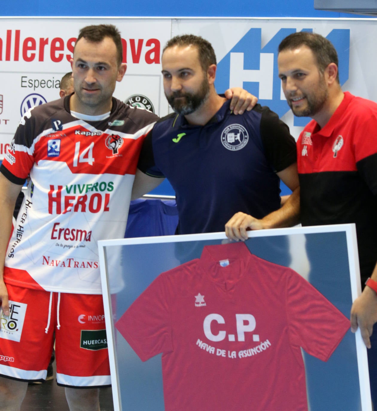 Partido entre el Balonmano Nava y el Logroño 