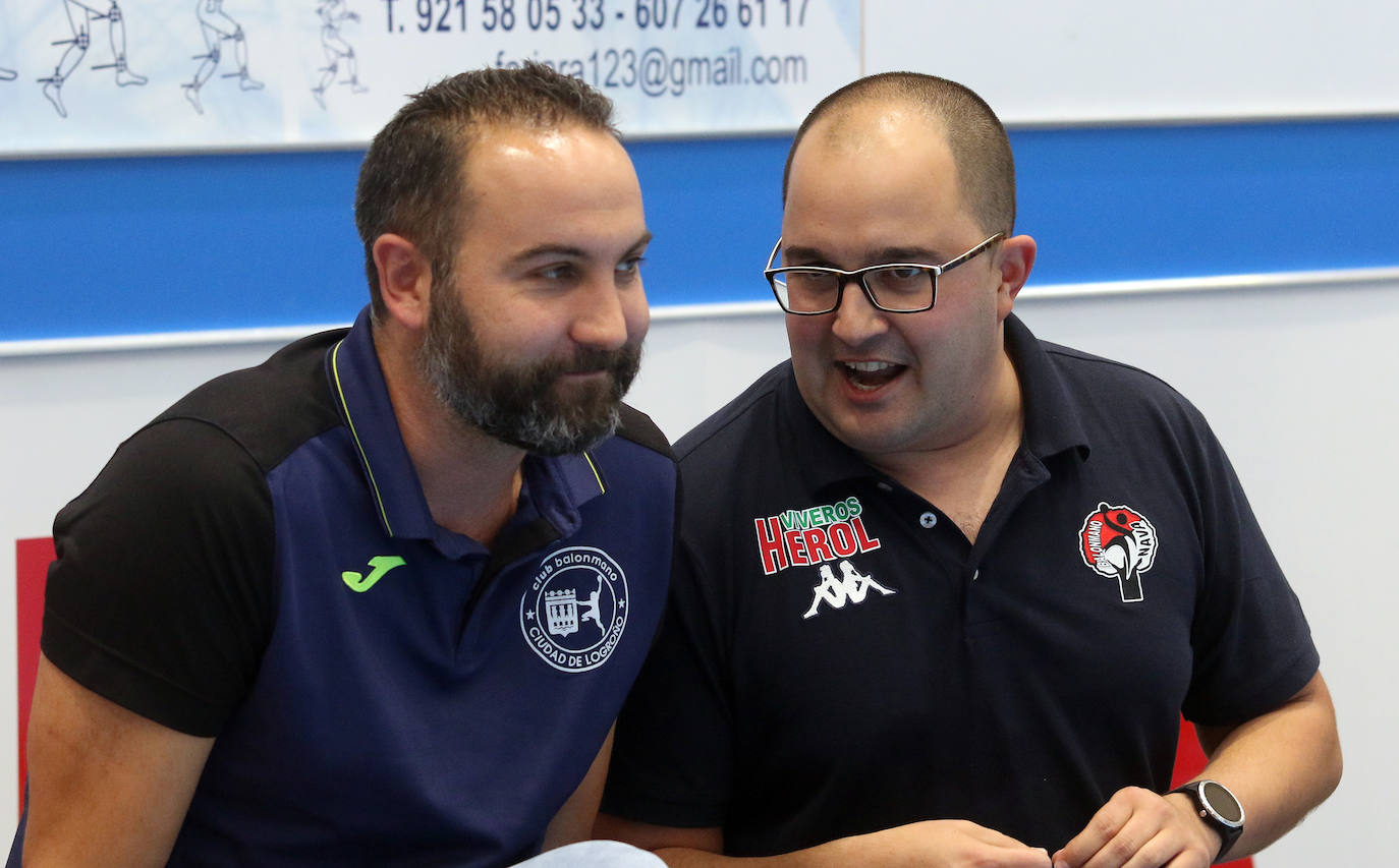 Partido entre el Balonmano Nava y el Logroño 