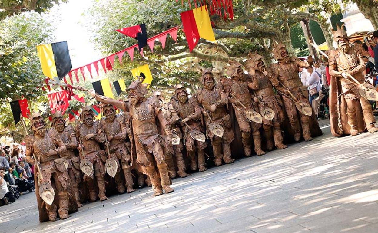 Desfile de todas las asociaciones que participan en el Fin de Semana Cidiano. 