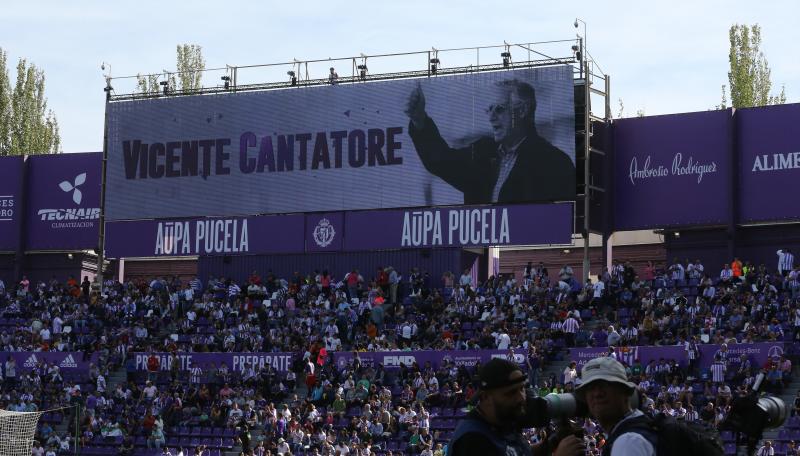 Salisu marca a Morata.