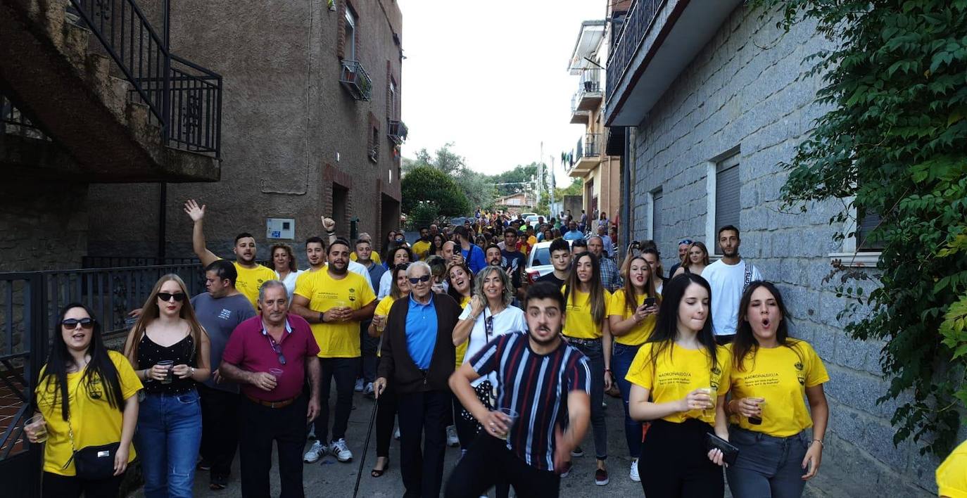 Animado recorrido por las bodegas de Madroñal. 