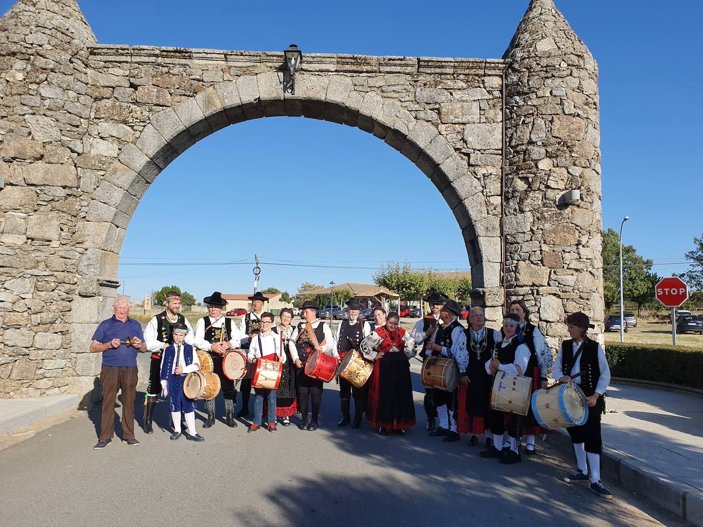 Festival folclórico cierra las fiestas en San Miguel de Valero