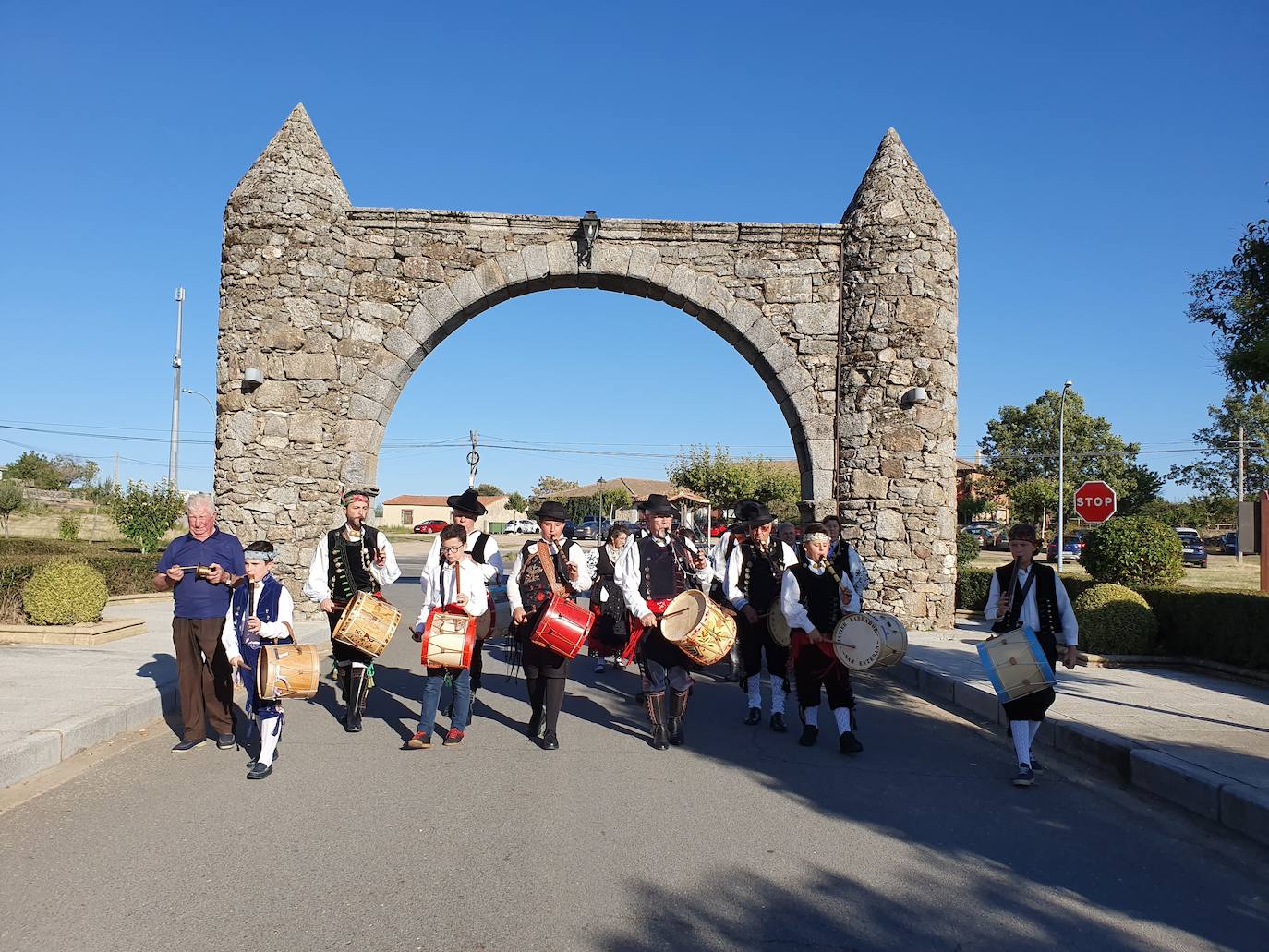 Festival folclórico cierra las fiestas en San Miguel de Valero