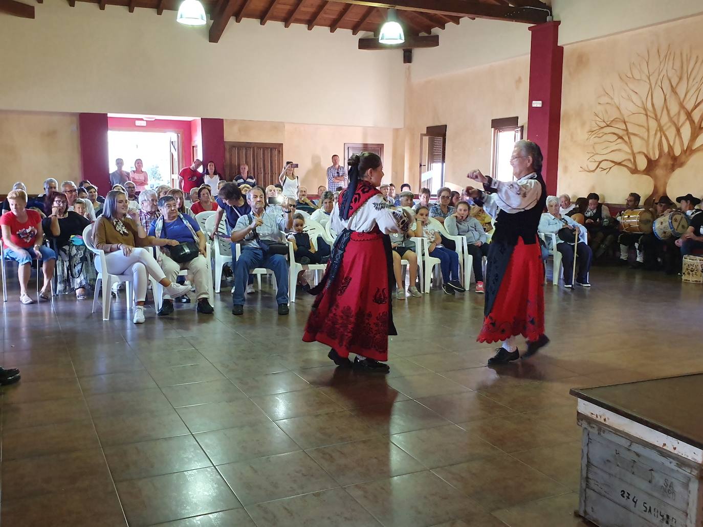 Festival folclórico cierra las fiestas en San Miguel de Valero