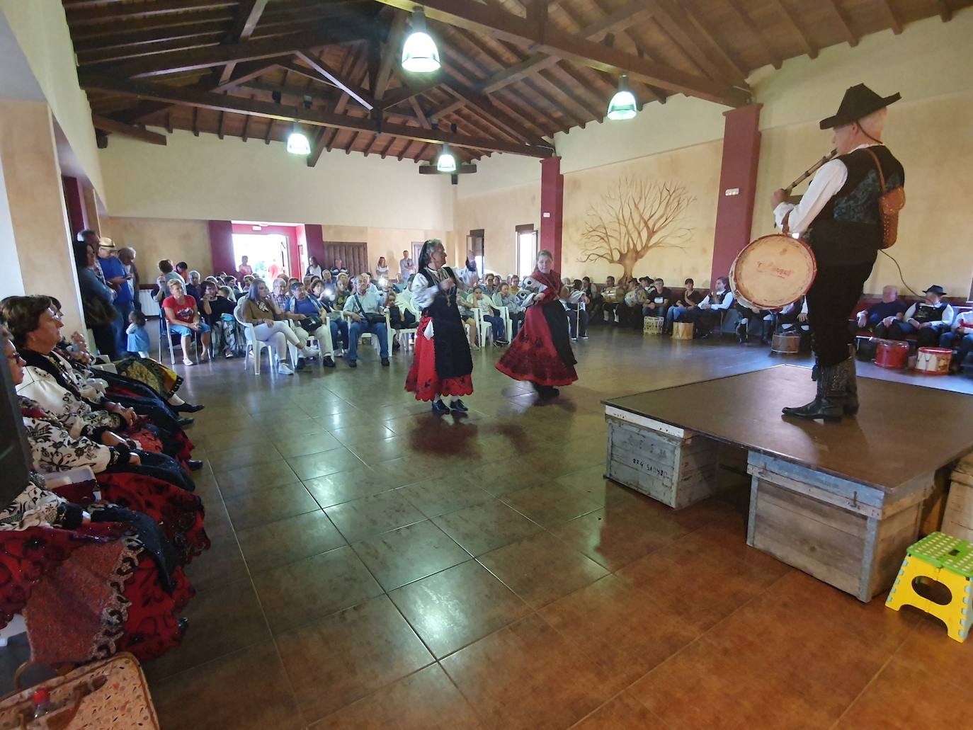 Festival folclórico cierra las fiestas en San Miguel de Valero