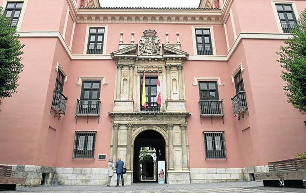 Facahada del palacio de Fabio Nelli, sede del Museo de Valladolid. .