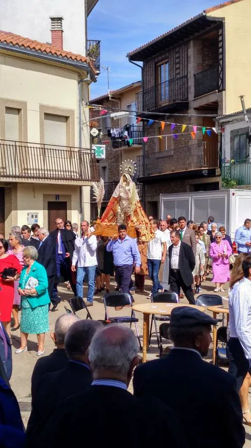 Fotos: El folclore toma las calles de El Maíllo