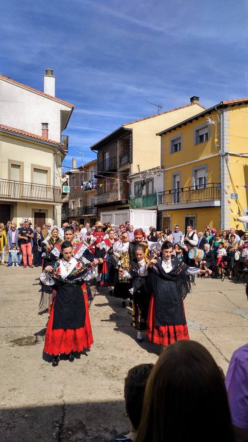 Fotos: El folclore toma las calles de El Maíllo