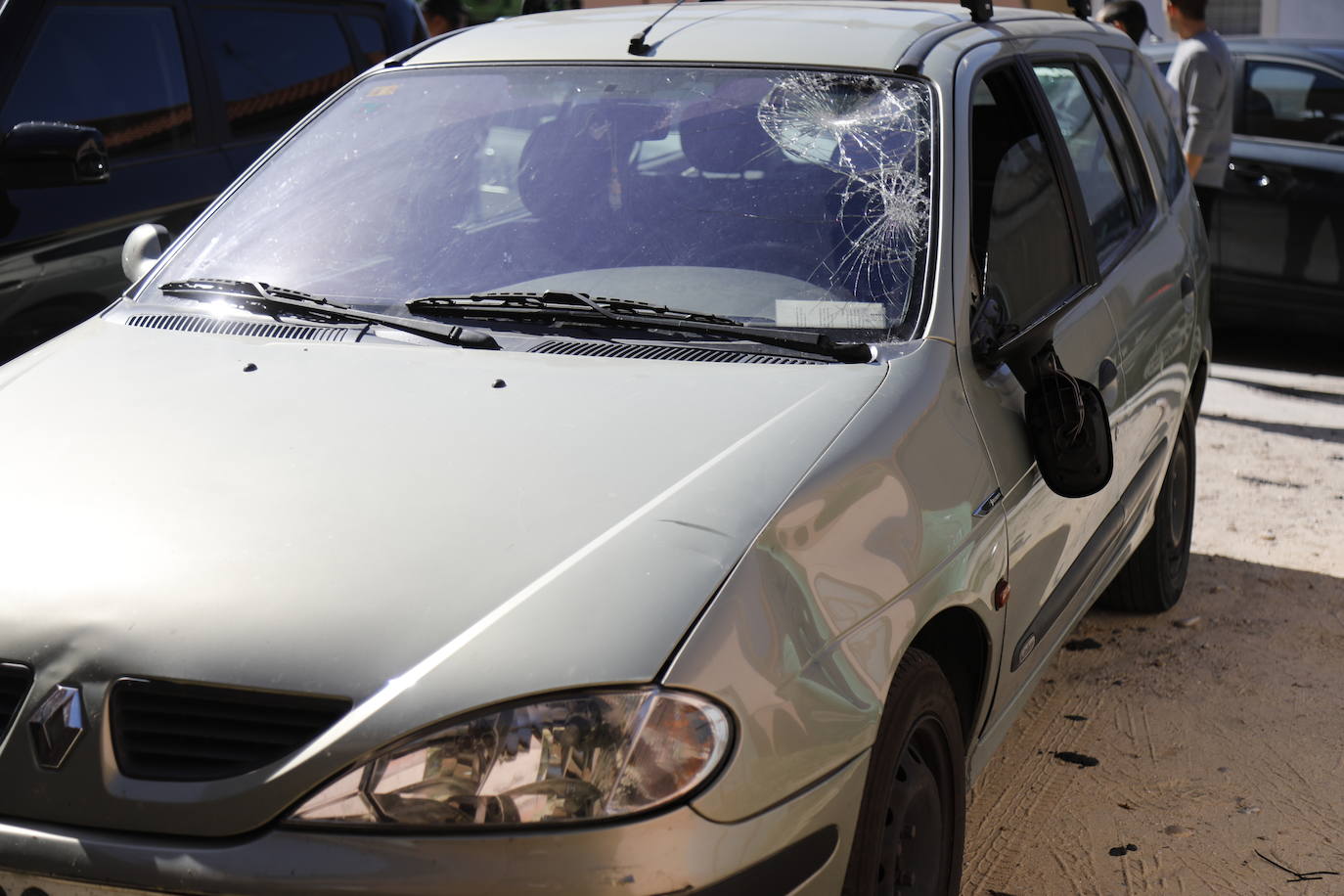 Daños en el vehículo desupués del impacto. 