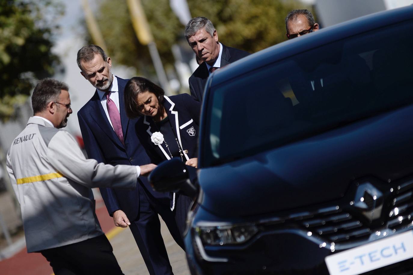 Fotos: El Rey Felipe VI visita la factoría de carrocería y montaje de Renault Valladolid