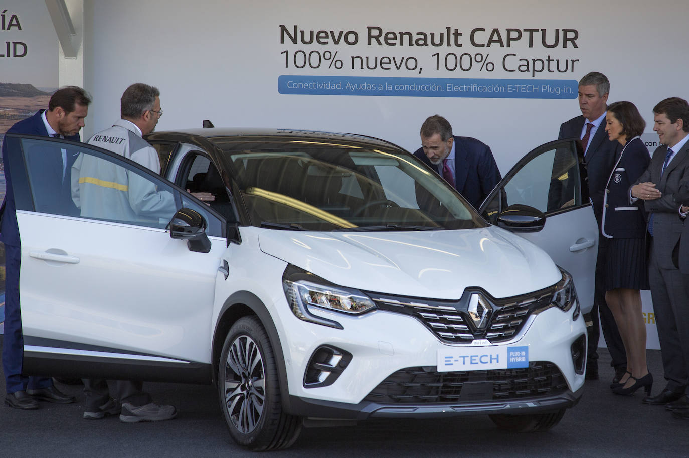 Fotos: El Rey Felipe VI visita la factoría de carrocería y montaje de Renault Valladolid